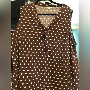 PLUS SIZE 2X polkat dots stretch top with polkat dots in brown and white NWOT